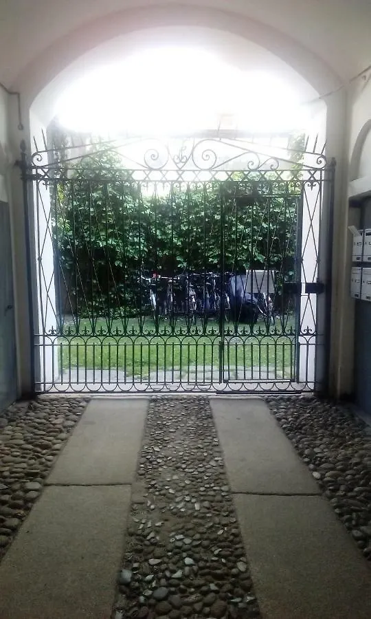 Central Apartment With Garden Milano
