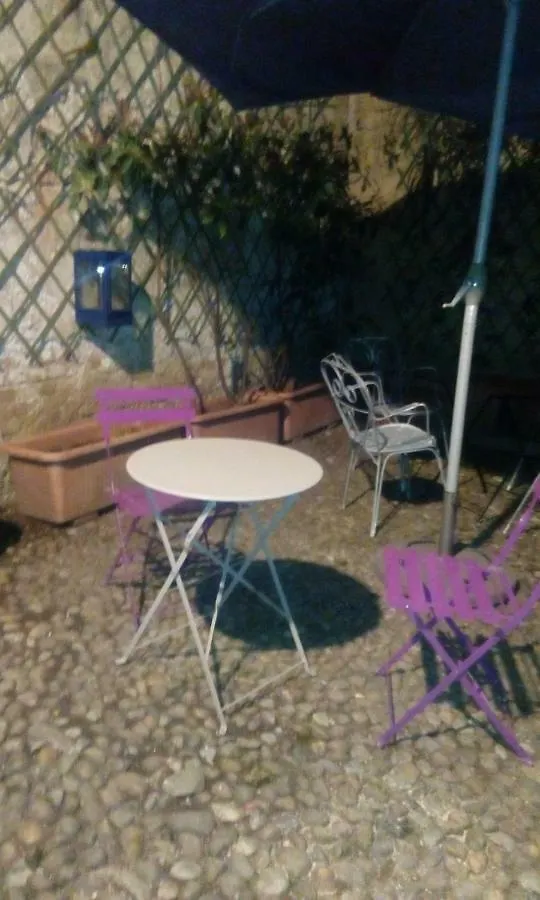Central Apartment With Garden Milano
